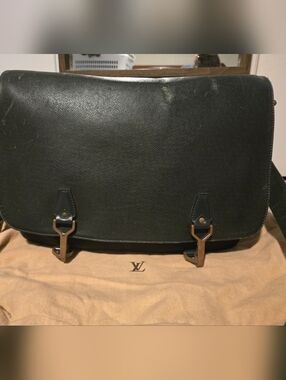 Louis Vuitton Taiga Dersou Messenger Bag